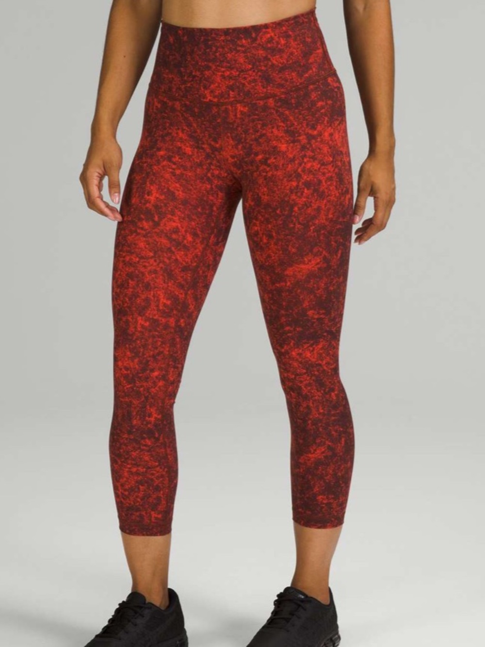 Lululemon Wunder Train HR Crop 23"
Denim Wash Print Autumn Red Black size 8